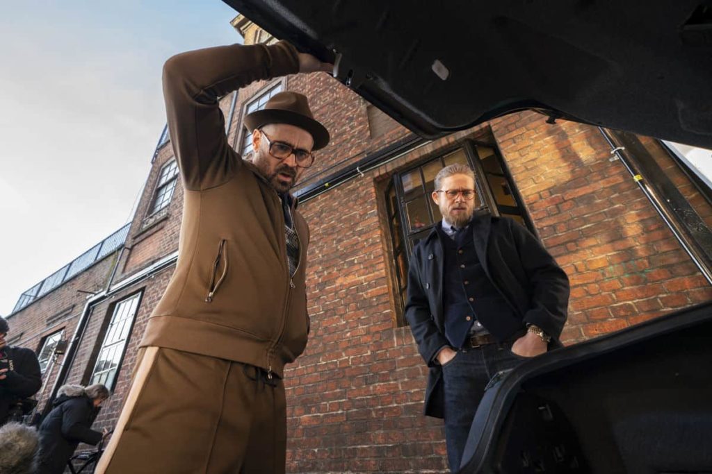 (L-R) Colin Farrell und Charlie Hunnam in THE GENTLEMEN