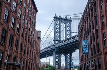 Eine der 21 Brücken: Die berühmte Manhatten Bridge ist in zahlreichen Filmen als Kulisse zu sehen.