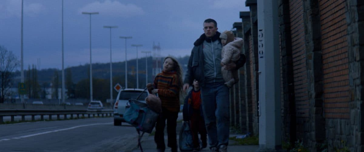 Kids Run: Andis Leben besteht aus 3 Kindern, welche er von zwei unterschiedlichen Frauen hat und welche ihm immer wieder zur Last fallen. Vor allem da er gerade kurz davor steht aus seiner Wohnung rauszufliegen, er einen Aushilfsjob auf einer Baustelle ausübt und auch sonst vor massig Problemen steht.
