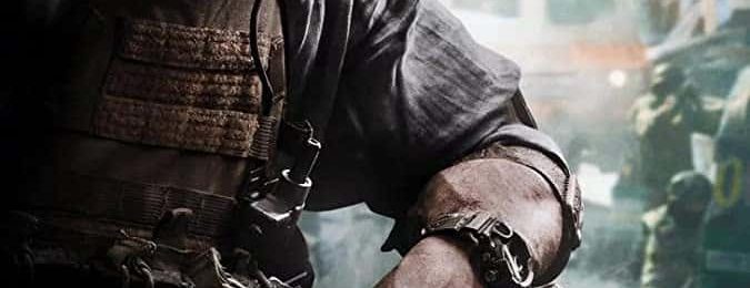 Chris Hemsworth als Söldner auf einem Filmplakat knieend. Der Film heisst Tyler Rake Extraction