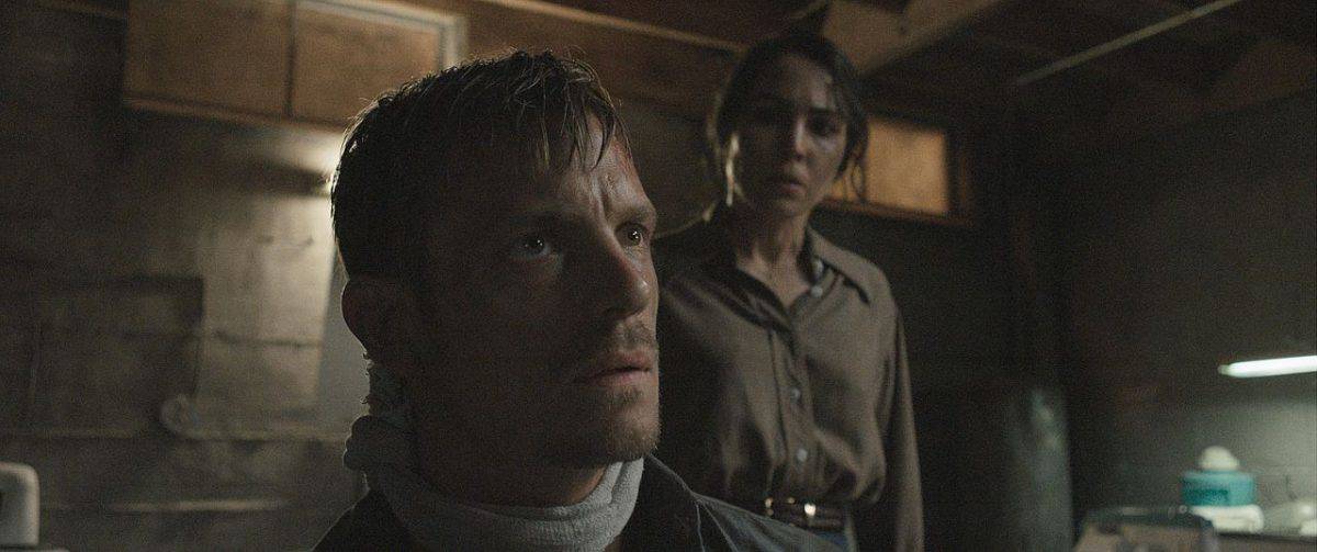 Noomi Rapace beäugt ihren Mann Joel Kinnaman im kommendn Thriller The Secret we keep