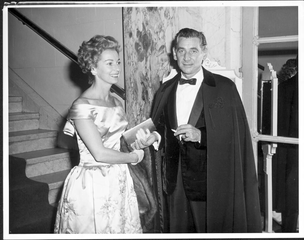Felicias und Leonard Bernstein auf einer Abendveranstaltung