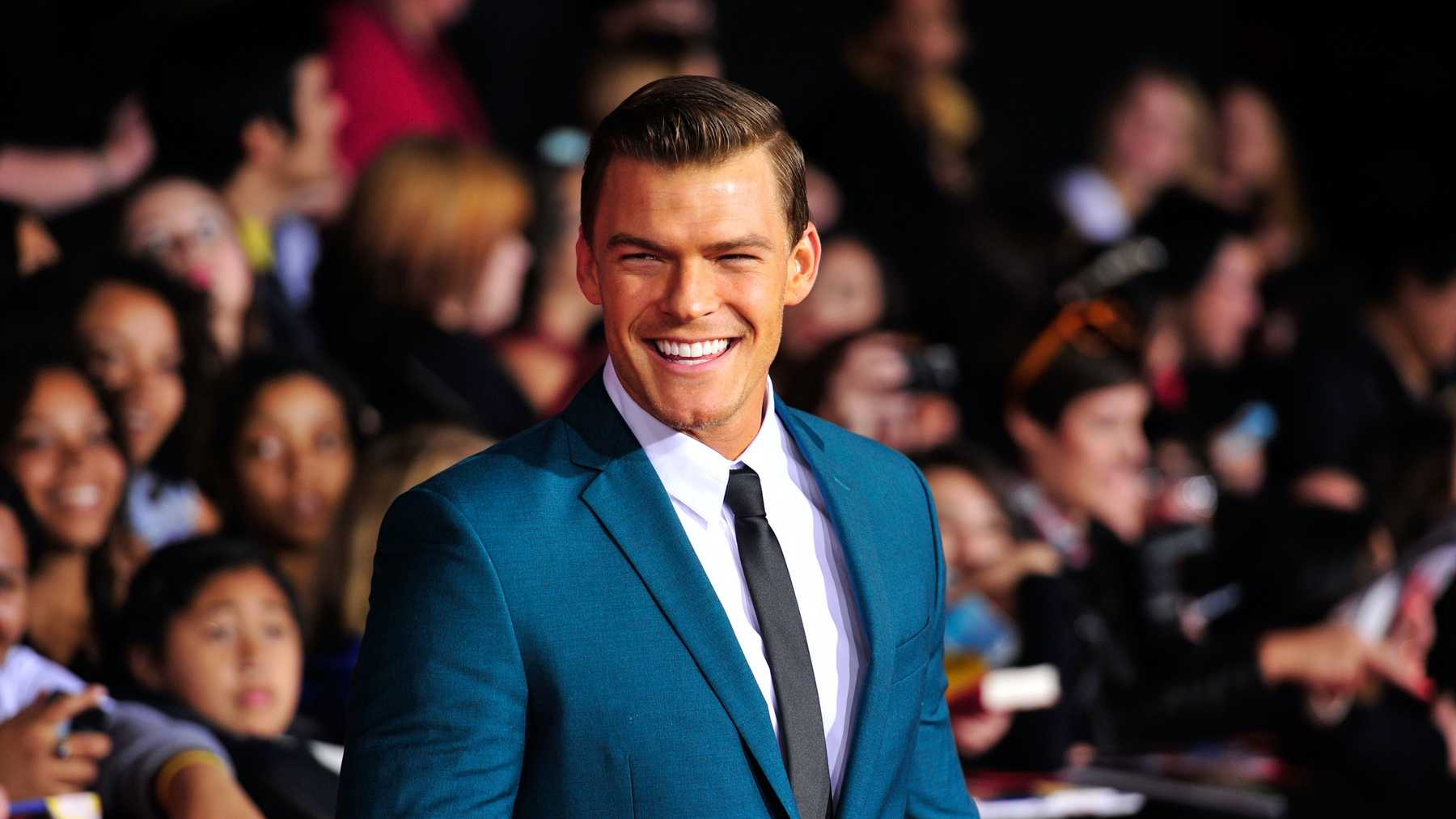 Alan Ritchson wird Jack Reacher