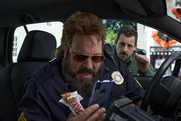 Kevin James als Polizist mit einem aufgebrachten Adam Sandler