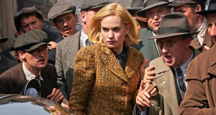 Lily James spielt groß auf in "Rebecca" ©Netflix