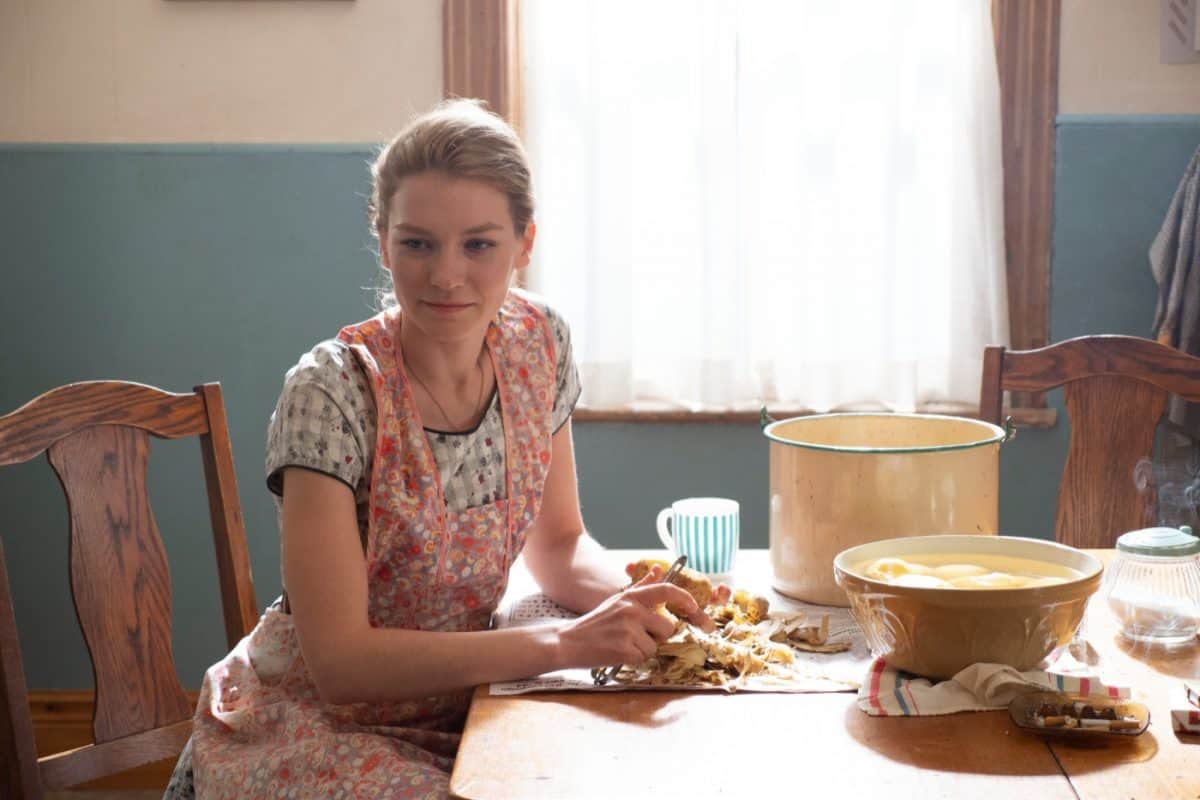 © 2020 PROKINO Filmverleih GmbH Gwen (Hannah Gross) verlässt ihren Mann Willis (Sverrir Guðnason)