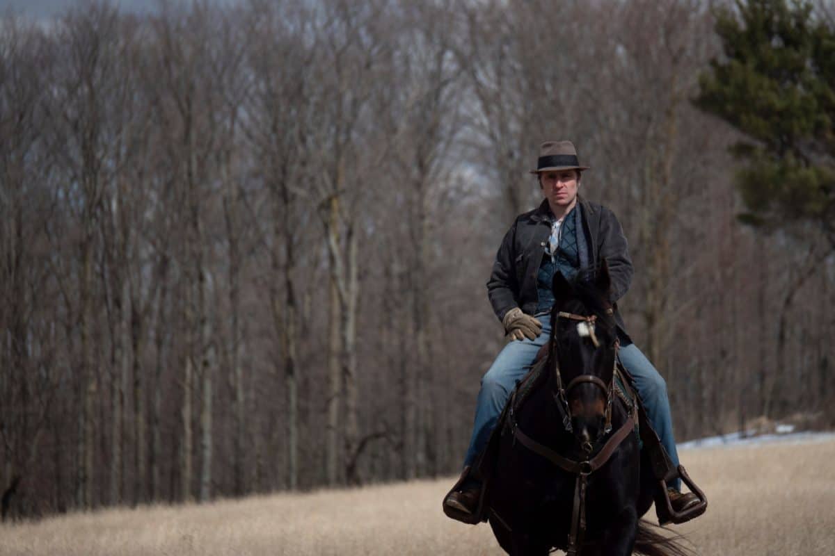 Einsamer Cowboy: Willis (Sverrir Guðnason) muss fortan ohne seine Frau Gwen und die gemeinsame Tochter Sarah zurechtkommen, während sein Sohn John weiterhin bei ihm aufwächst.