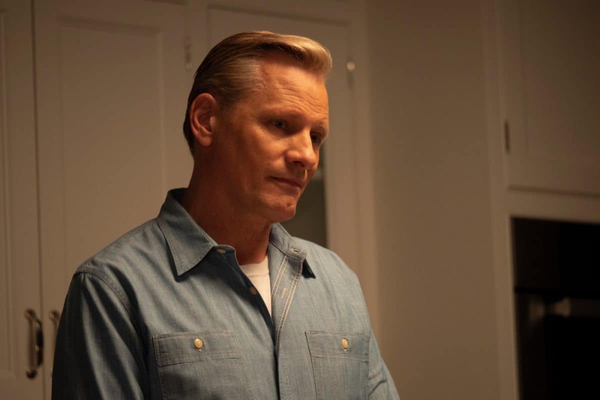 Trotz der schmerzhaften Erinnerungen an seine Kindheit nimmt John (Viggo Mortensen) seinen Vater Willis in sein Haus nach Kalifornien auf