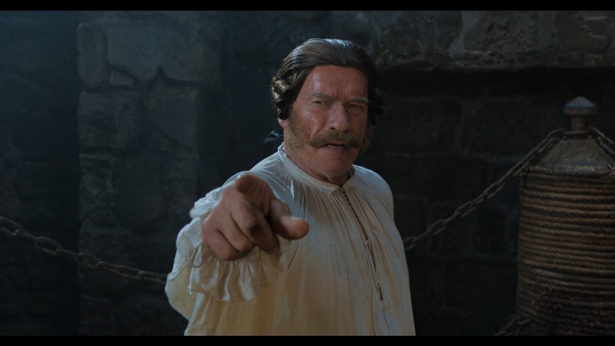 Arnold Schwarzenegger mit Perücke und Schnauzbart