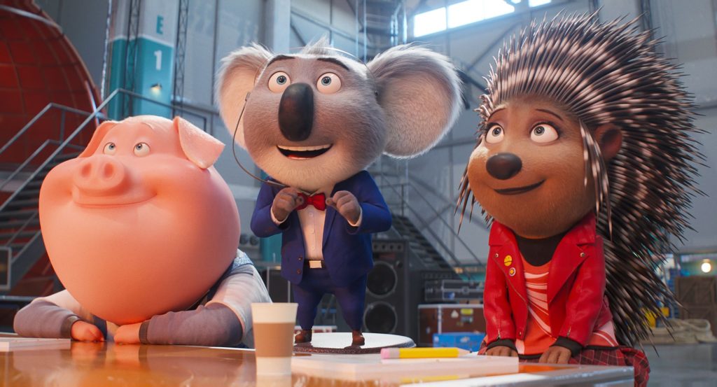 (von links) Schwein Gunter (Nick Kroll), Koala Buster Moon (Matthew McConaughey) und Stachelschwein Ash (Scarlett Johansson) in Illumination's Sing 2, geschrieben und inszeniert von Garth Jennings.