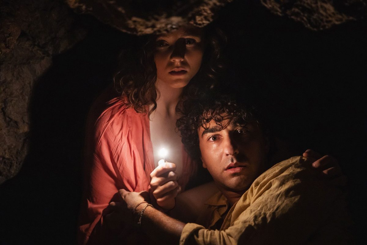 (von links) Maddox (Thomasin McKenzie) und Trent (Alex Wolff)