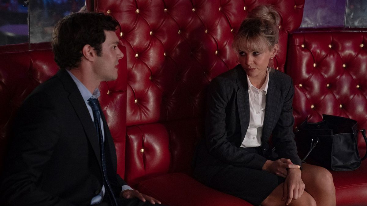 Adam Brody (links) als "Jerry“ and Carey Mulligan (rechts) als "Cassandra" in Emerald Fennell’s PROMISING YOUNG WOMAN