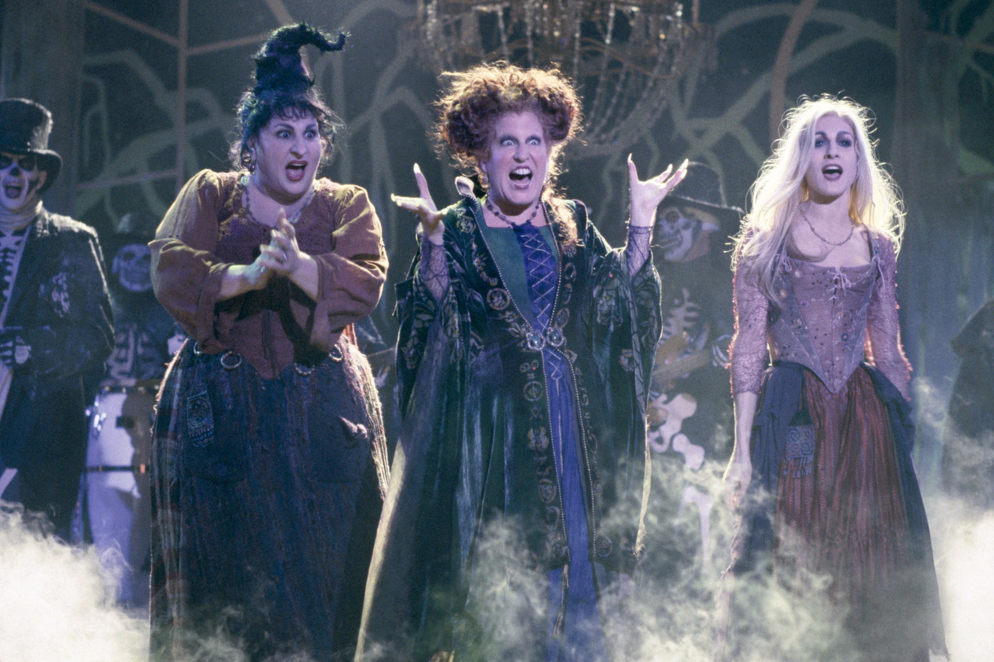(L-R) Kathy Najimy, Bette Midler und Sarah Jessica Parker werden in 2022 als Sanderson-Schwestern zurückkehren © Disney+