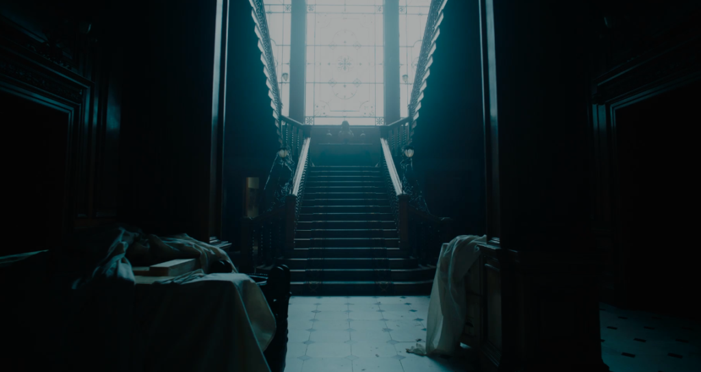 THE FLASH - Halle von Wayne Manor