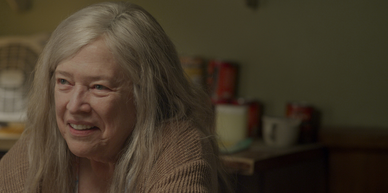 Bernadette (Kathy Bates)