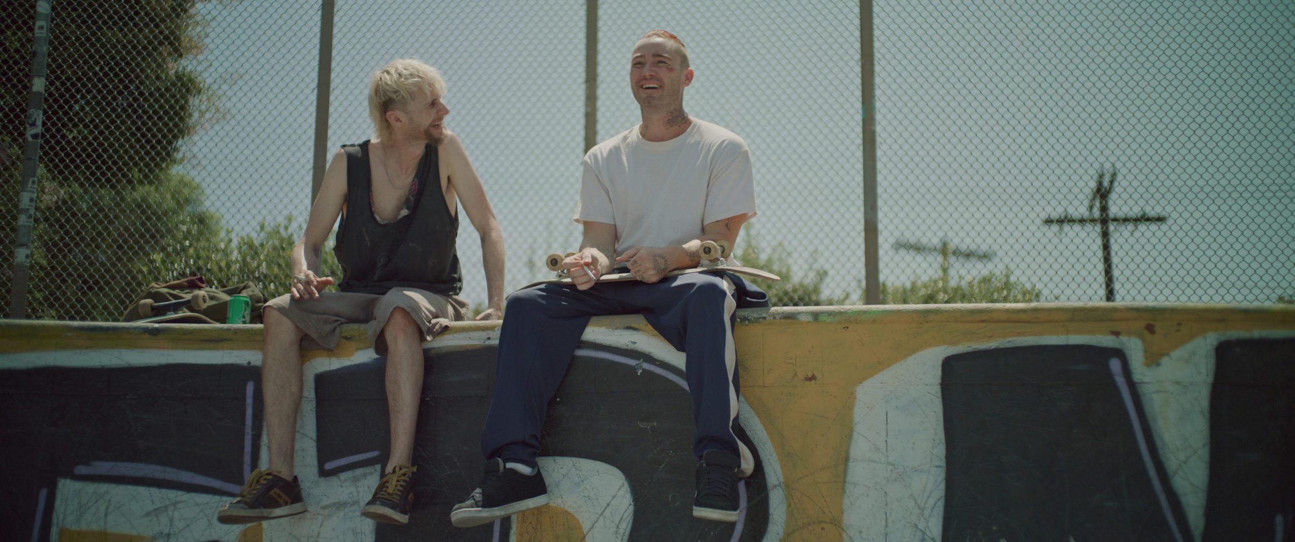 L-R: Wade (Derek Richardson) und Marvin (Jake Mc Laughlin) in Home