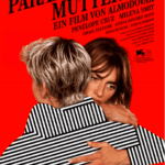 Penelope Cruz umarmt auf dem Filmposter eine andere Frau