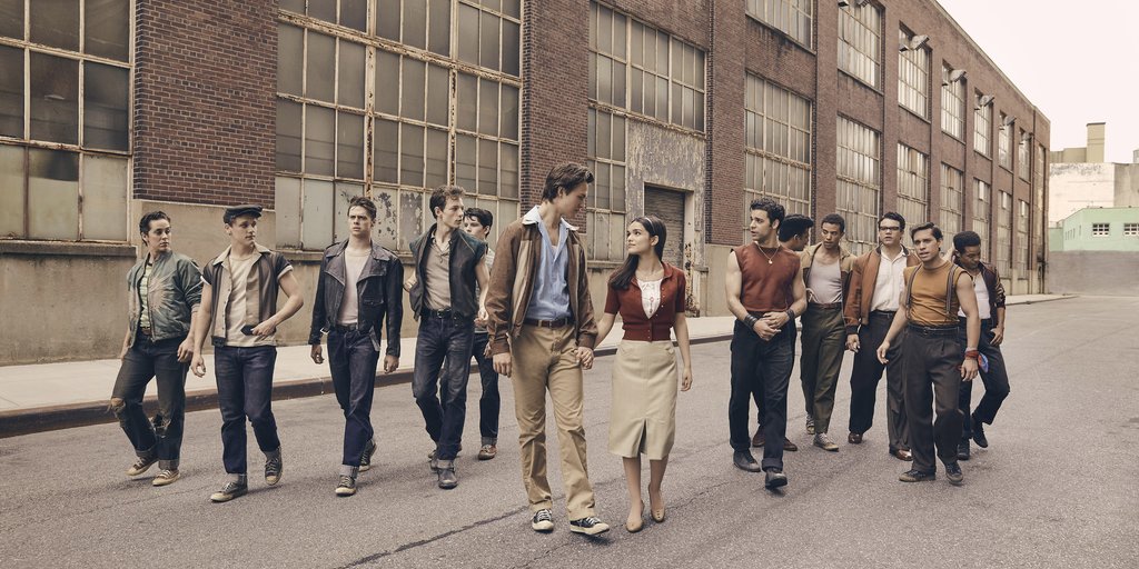 Die Jets und die Sharks getrennt und vereint in Liebe in "West Side Story" © 20th Century Studios