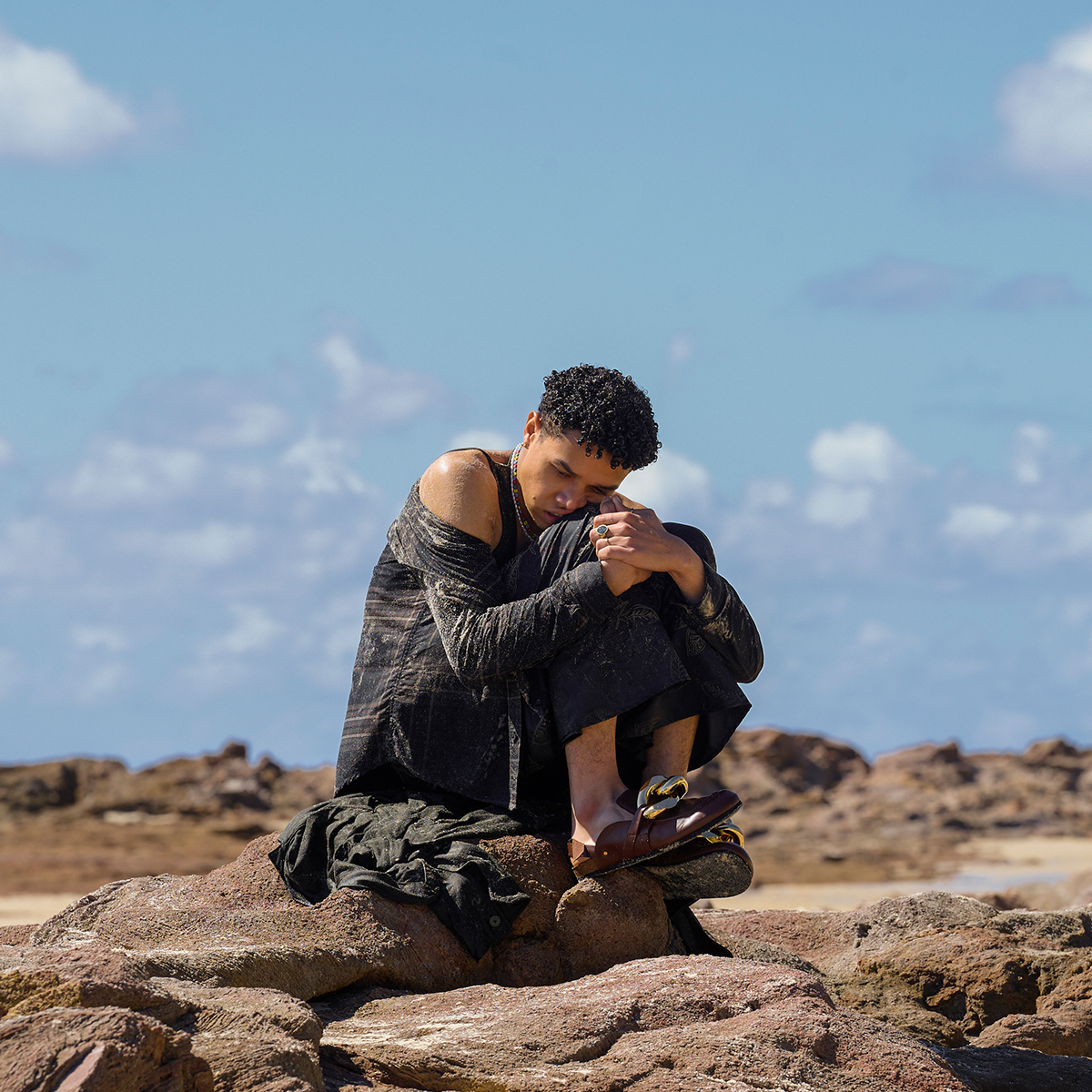 Ivan Taylor (Miles Gutierrez-Riley) in "The Wilds" Staffel 2 © Prime Video