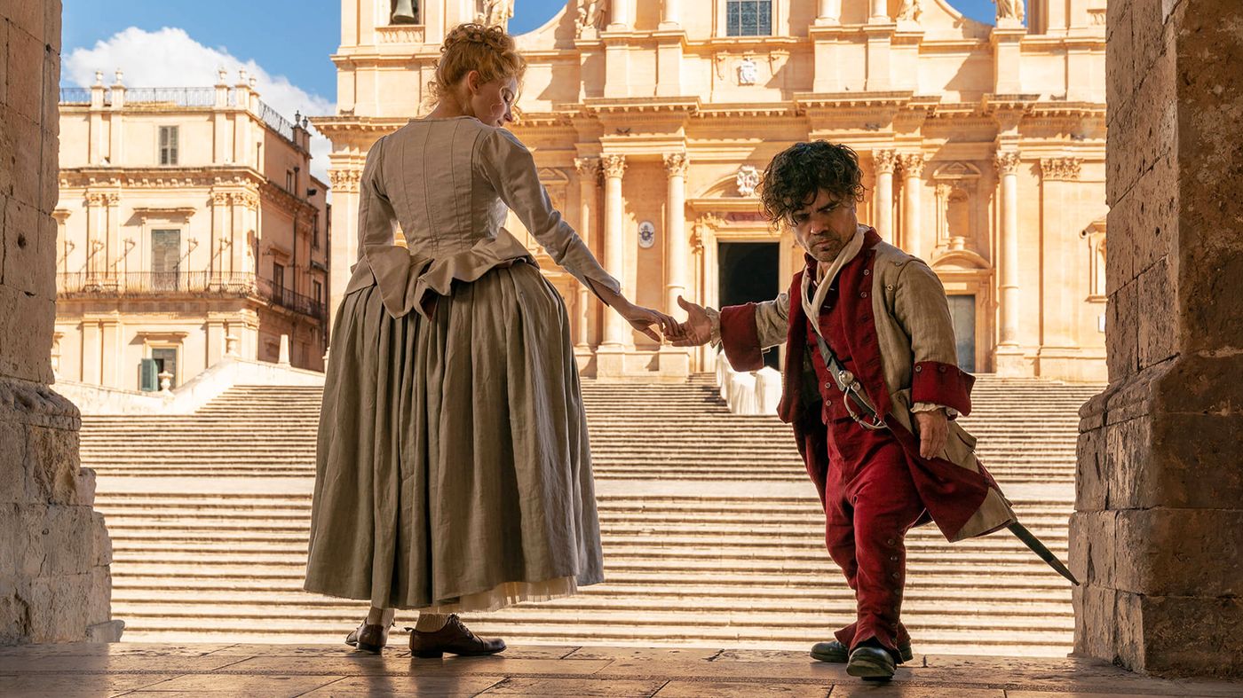 Haley Bennett als Roxanne und Peter Dinklage als Cyrano