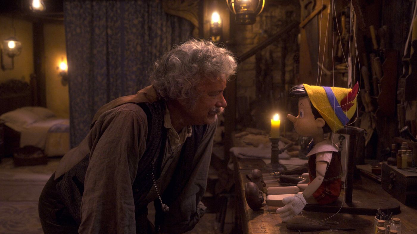 Tom Hanks spricht mit Pinocchio