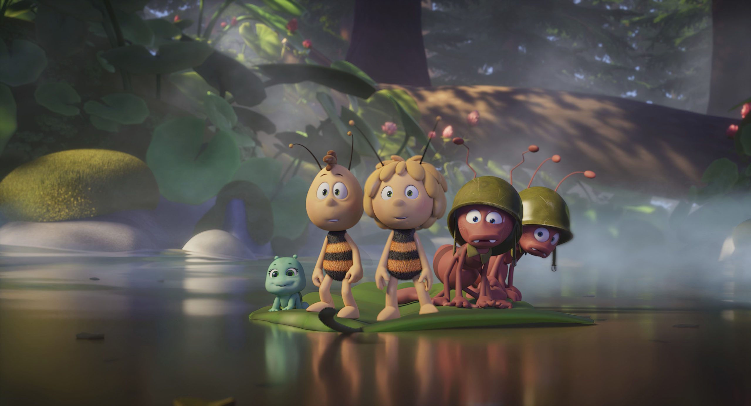 © 2020 Studio 100, Studio B / LEONINE Maja, Willi, Ameisenbaby Smoosh und die beiden Ameisensoldaten Eddy und Freddy entkommen auf dem Wasser.
