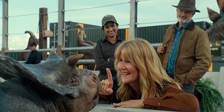 LAURA DERN ist DR. ELLIE SATTLER in Jurassic World