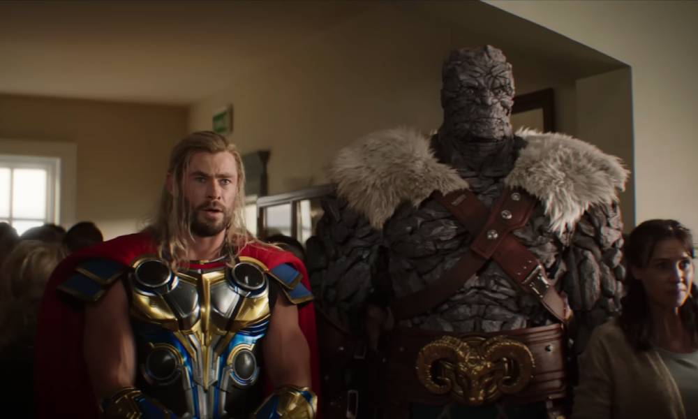 (L-R) Thor ( Chris Hemsworth und Korg (Taika Waititi) in Thor: Love and Thunder