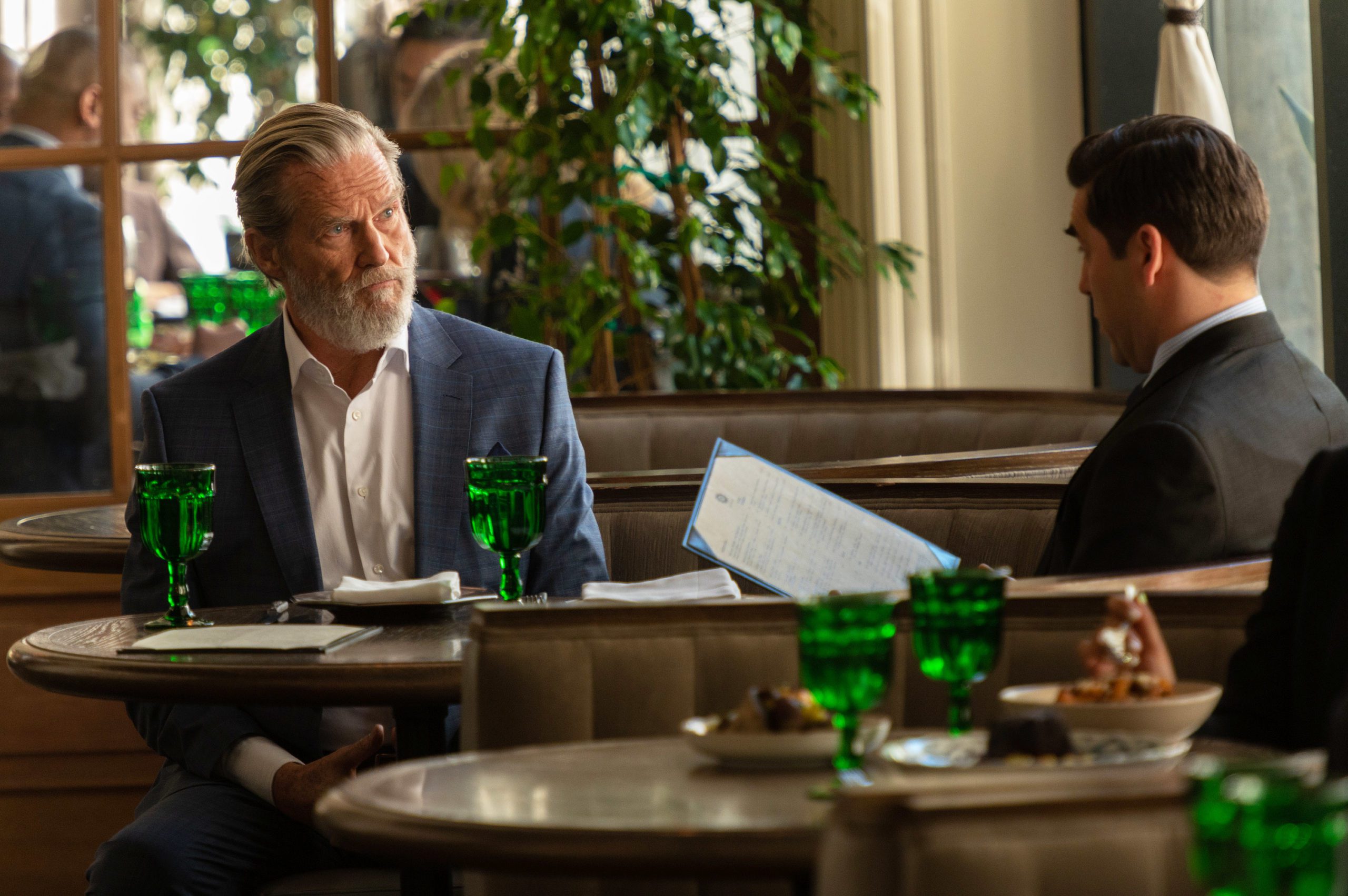 THE OLD MAN - "IV" Episode 4 (links im Bild) Jeff Bridges als Dan Chase