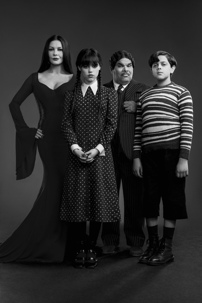 Addams Family Serien Spin-Off "Wednesday": Erstes Familien-Foto