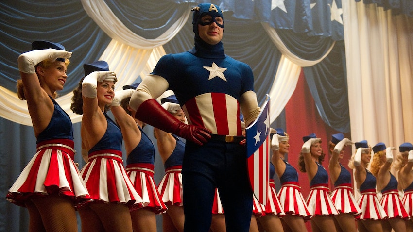 Steve Roger als Captain America (Chris Evans) 