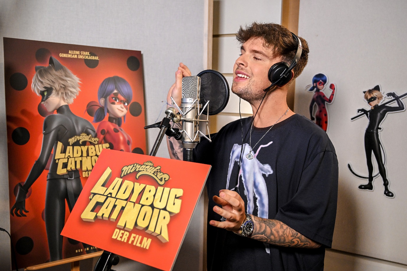 Mike Singer im Tonstudio (© Studiocanal GmbH/Sascha Steinbach)