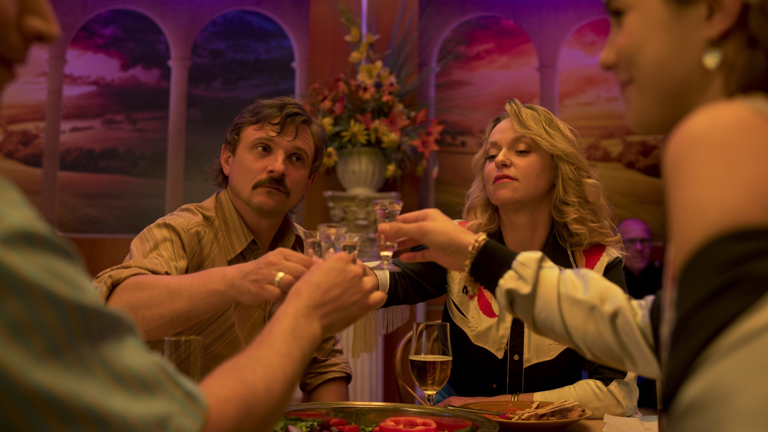Noch haben Eddie ( Florian Lukas) und seine Frau Manu (Lisa Wagner) einen Grund zum Feiern.