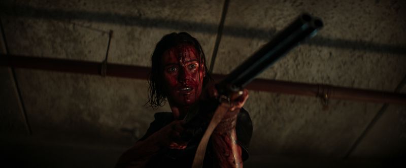 Der Evil Dead Rise - Redband Trailer zeigt eine neue Flut von blutigen Horror- Attacken