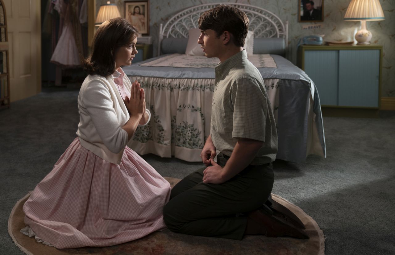 (L-R) Monica Sherwood (Chloe East) und Sammy Fabelman (Gabriel LaBelle) in The Fabelmans