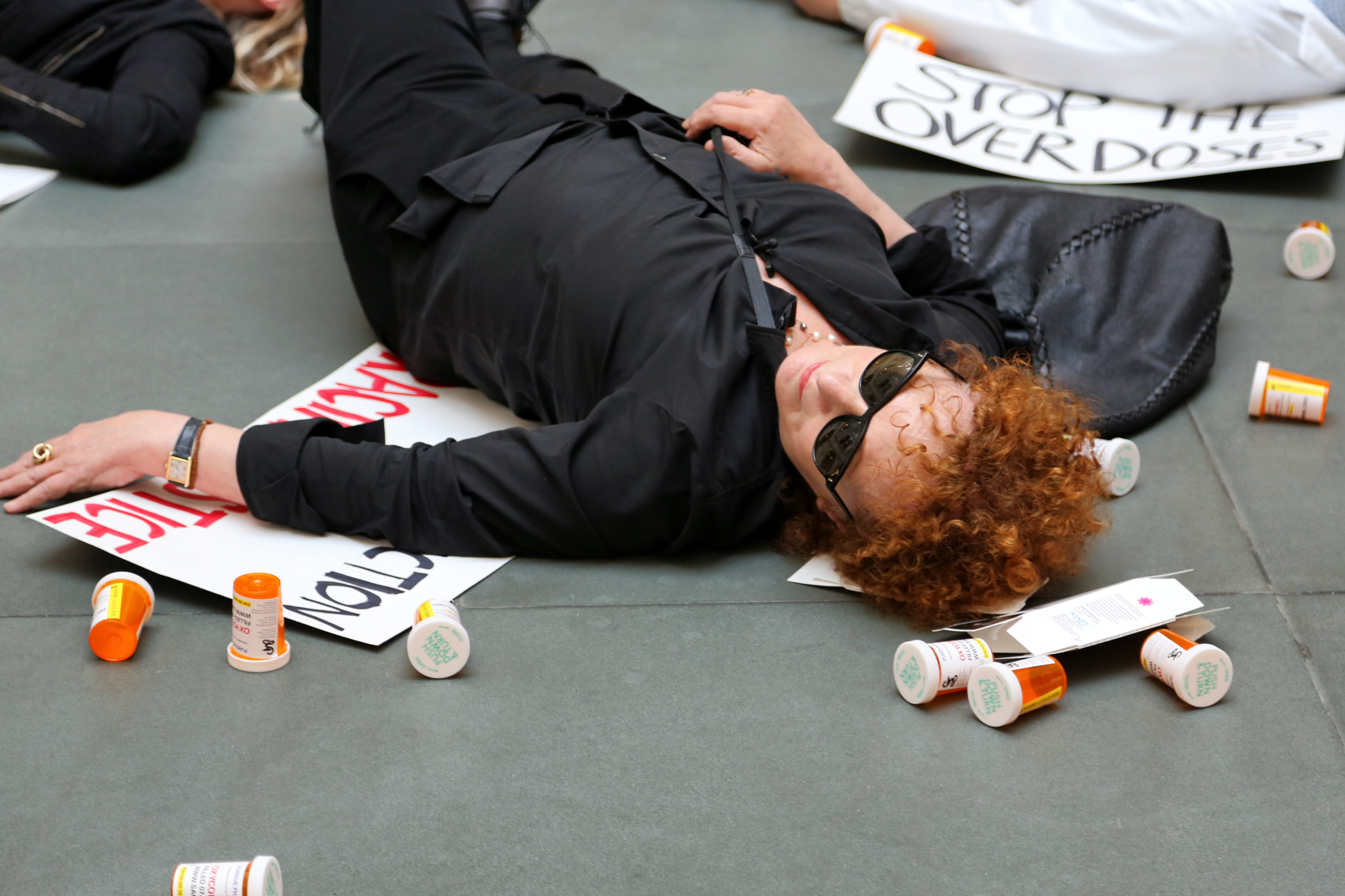 Nan Goldin bei einer Protestaktion mit P.A.I.N im
Harvard Art Museum. Obama Foundation