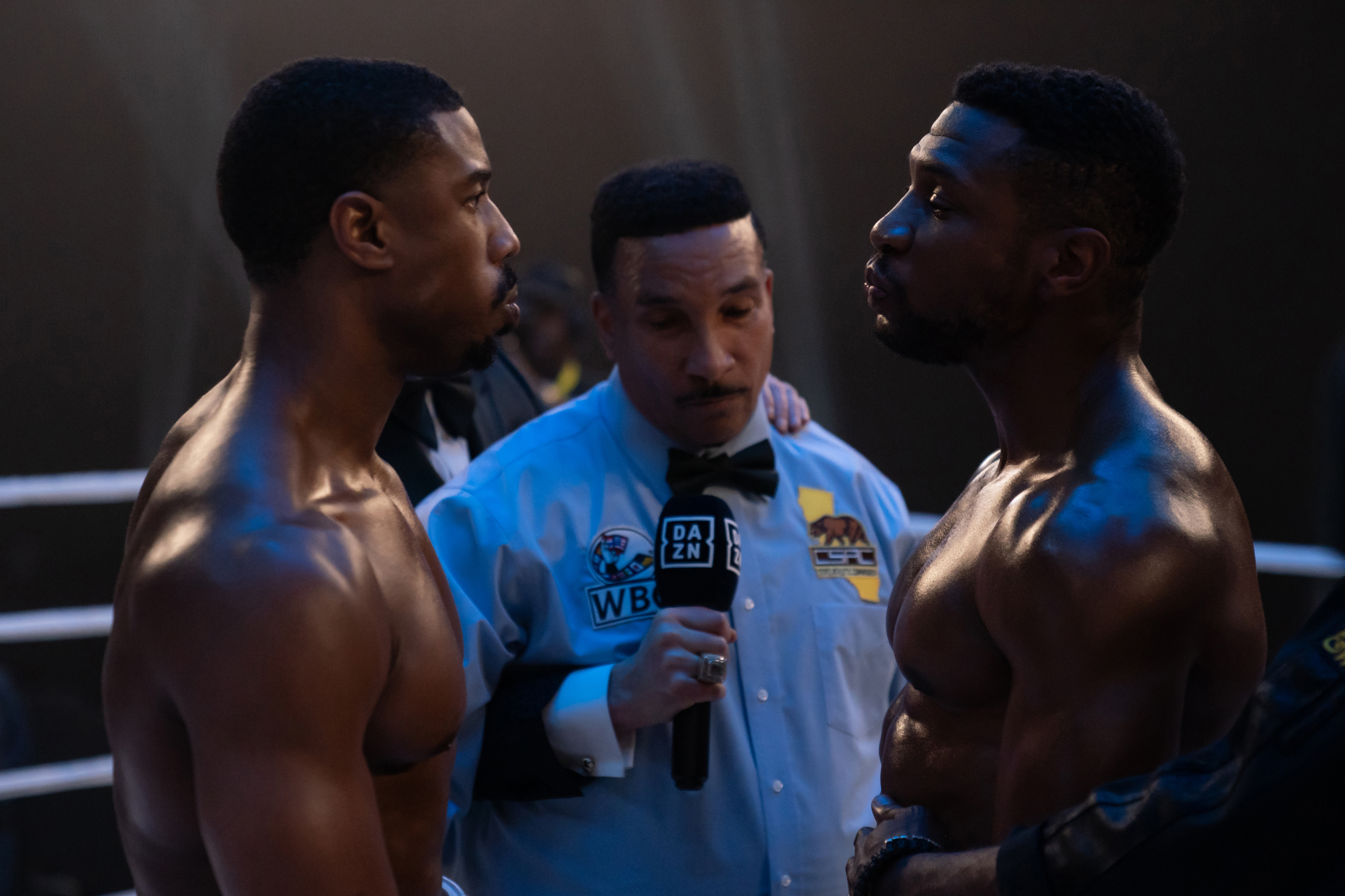 (L-R) Adonis Creed (Michael B. Jordan) und Damien (Jonathan Majors) stehen sich im Ring gegenüber