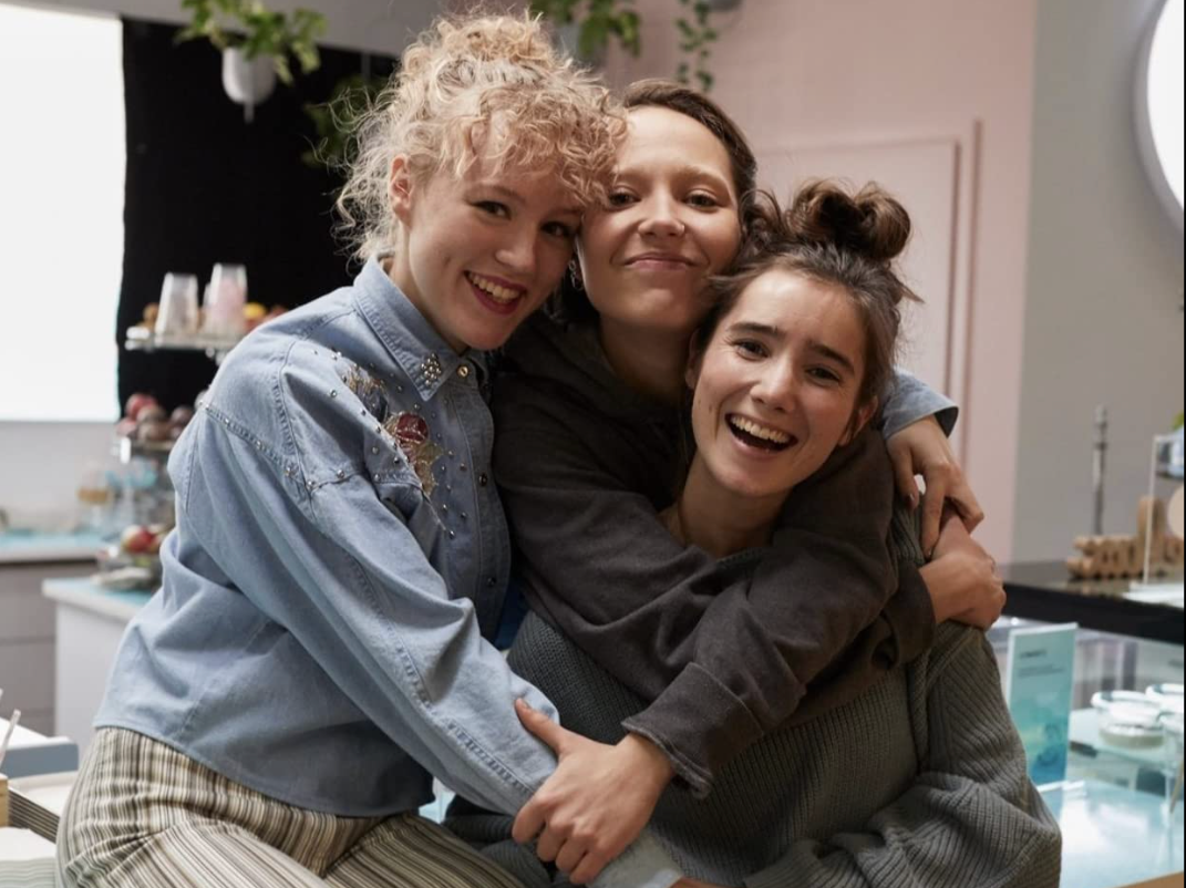 Eleonoora Kauhanen, Aamu Milonoff, Linnea Leino in Girls Girls Girls