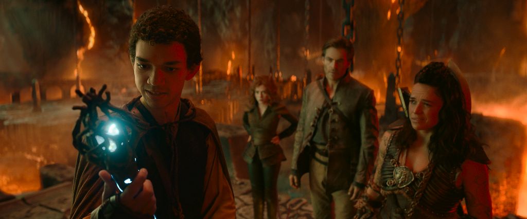 (L-R) Justice Smith als Simon, Sophia Lillis als Doric, Michelle Rodriguez als Holga und Chris Pine als Edgin in Dungeons & Dragons: Ehre unter Dieben
