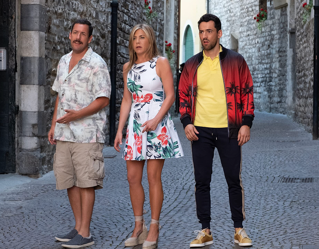 (L-R) Adam Sandler, Jennifer Aniston schauen entsetzt in Murder Mystery 2