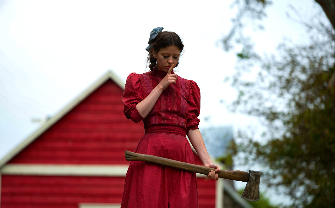 Mia Goth mit einer Axt in PEARL