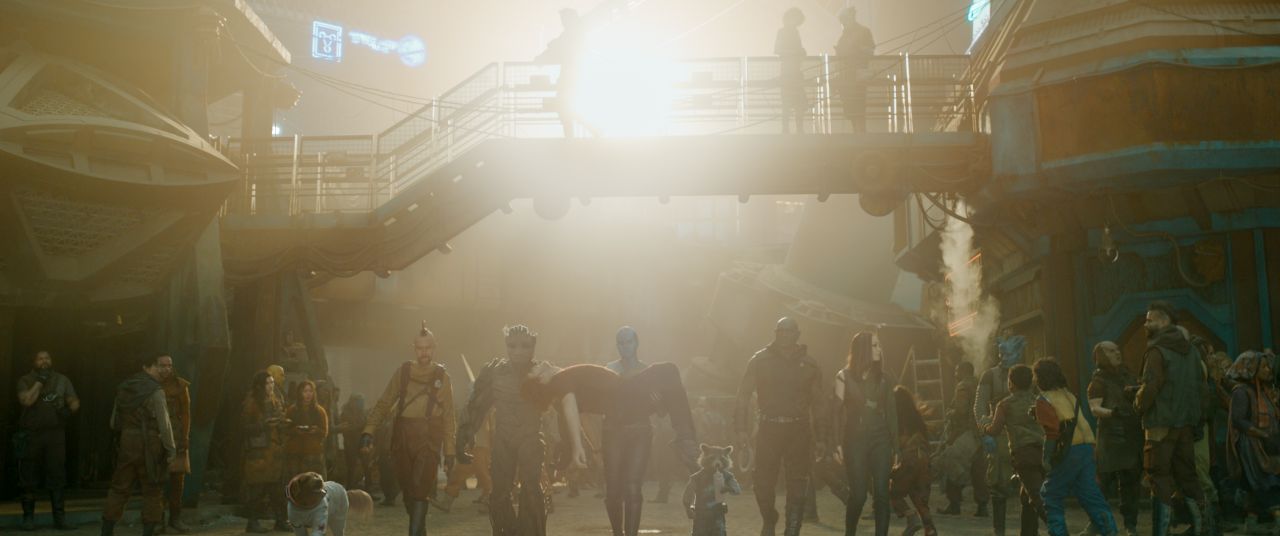 (L-R): Cosmo (Maria Bakalova), Sean Gunn als Kraglin, Groot (Vin Diesel), Chris Pratt als Peter Quill/Star-Lord, Karen Gillan als Nebula, Rocket (Bradley Cooper), Dave Bautista als Drax, und Pom Klementieff als Mantis in Marvel Studios' Guardians of the Galaxy Vol. 3