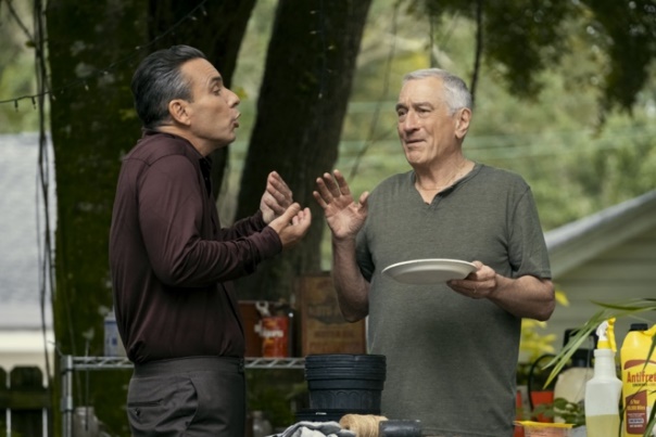 )l-R) Sebastian Maniscalco und Robert De Niro in Und dann kam Dad