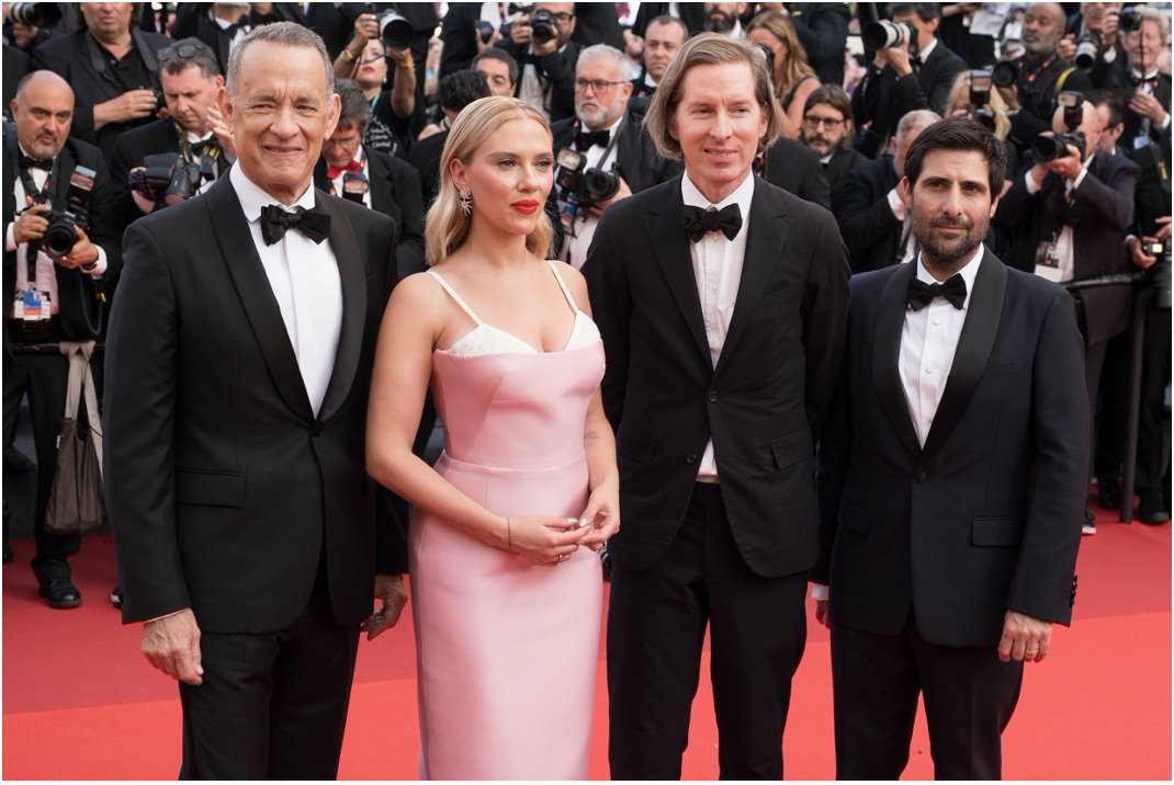 v.l.n.r.: Tom Hanks, Scarlett Johansson, Wes Anderson, Jason Schwartzman 