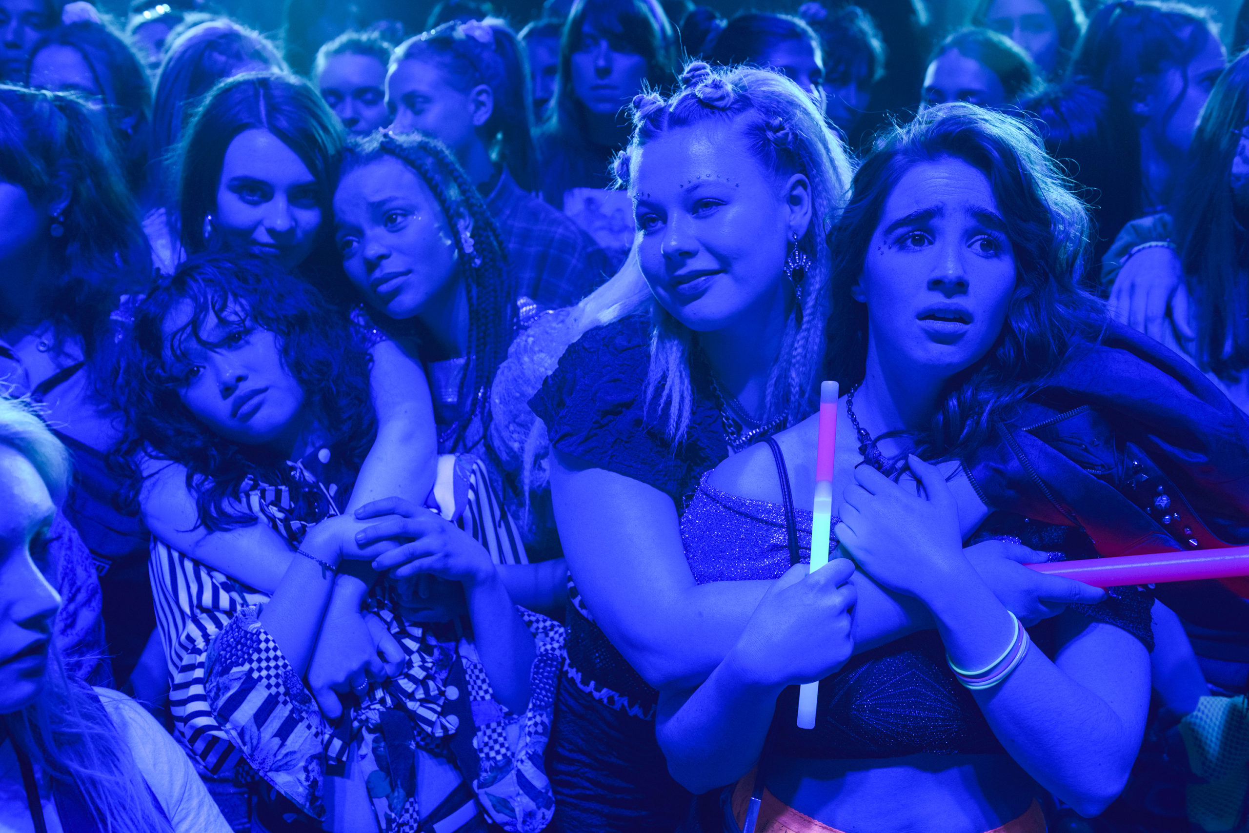 ONCE YOUVE TASTED LOVE: Die 16-jährige Rachel (Lara McDonnell) und ihre Freundinnen Heather (Eliza Dobson), Debbie (Jessie Mae Alonzo), Zoe (Nandi Hudson) und Claire (Carragon Guest) sind glühende Fans der aufregendsten Boyband aller Zeiten – eine Freundschaft und Liebe, die niemals erlischt.