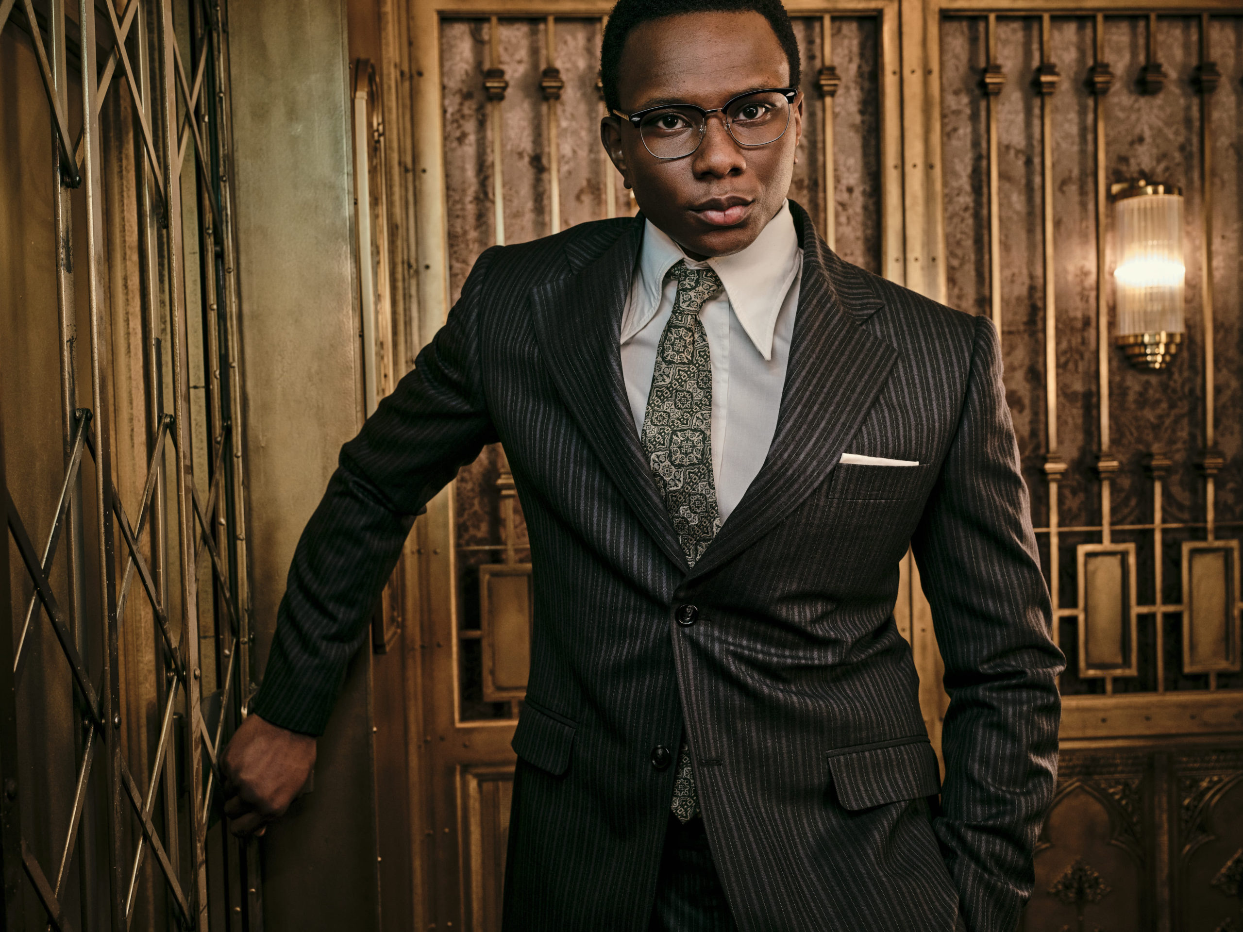 CHARON Gespielt von Ayomide Adegun