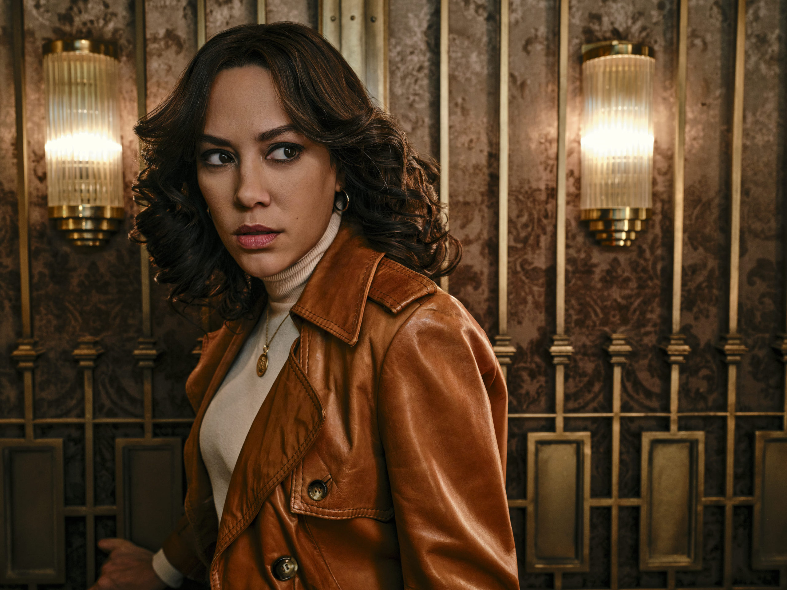 Mishel Prada als KD in The Continental