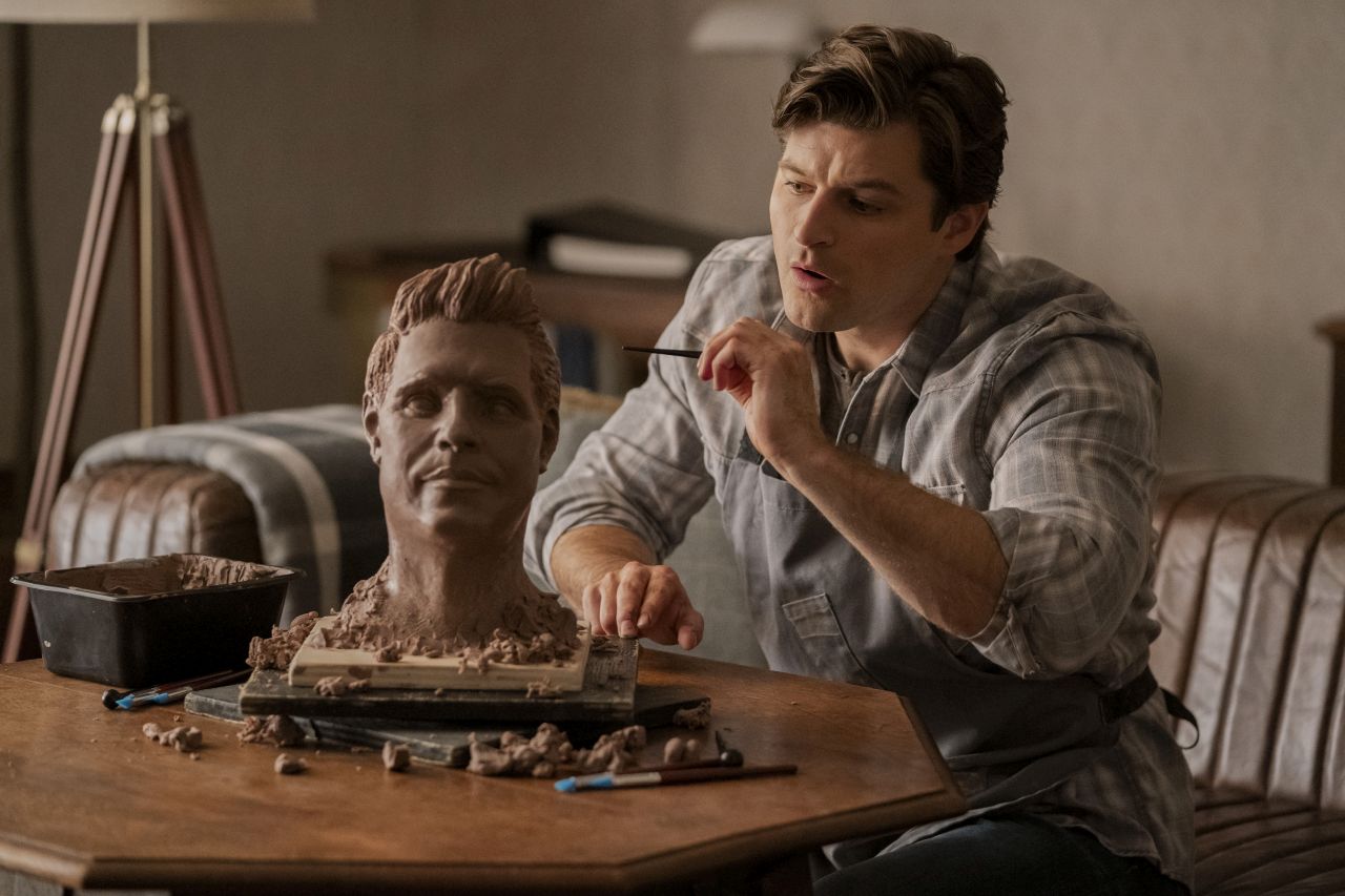 Kevin Bigley (Luke) in UPLOAD STAFFEL 3