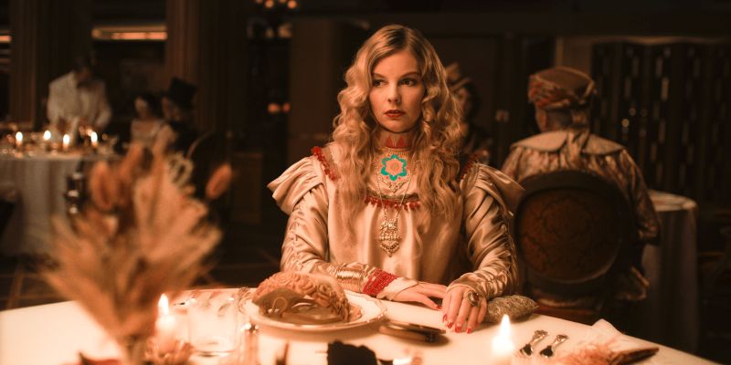 Wegen der Eskapaden ihres Mannes vergeht Gwen (Nell Hudson) der Appetit am opulenten Festmahl.