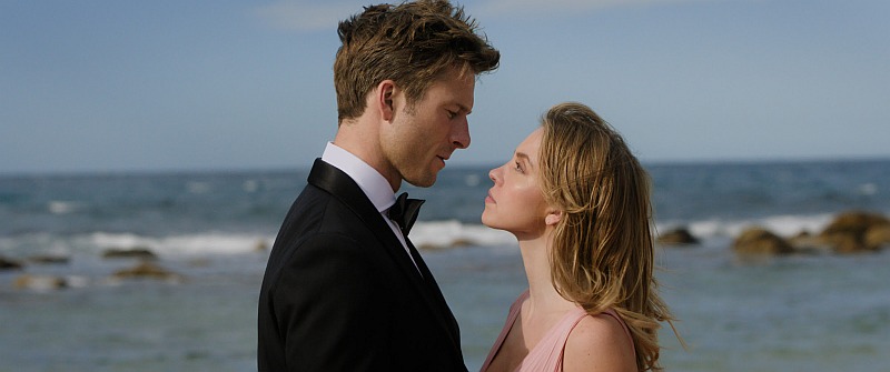 (L-R) Glen Powell und Sydney Sweeney in WO DIE LÜGE HINFÄLLT.